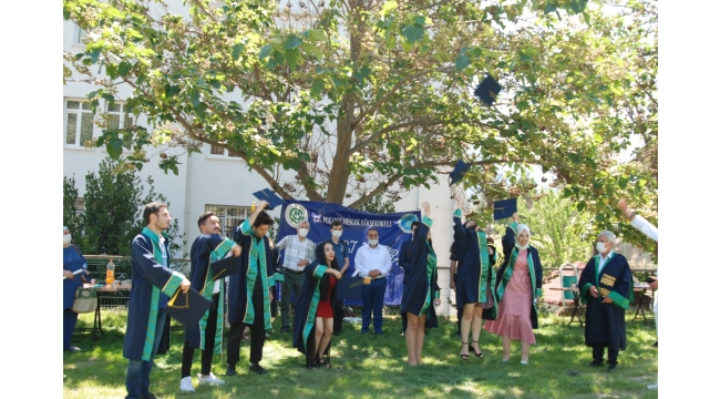 ÇÜ Pozantı MYO’da mezuniyet sevinci