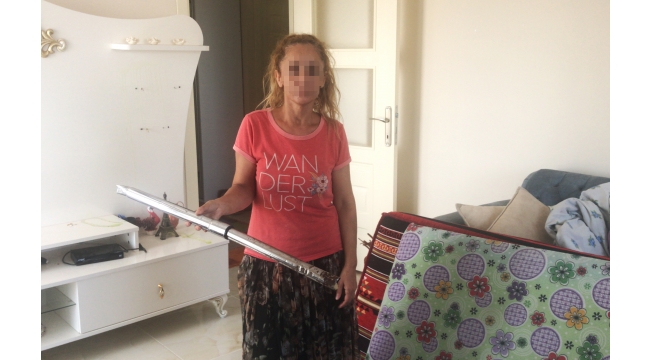 ‘Elektrikli süpürgenin sapıyla beni dövdü’
