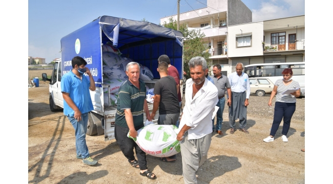Hibe yemler besiciye dağıtıldı