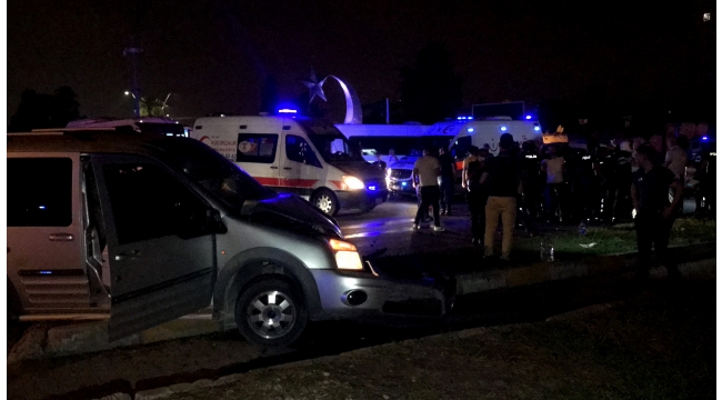 Polis otosuyla hafif ticari aracın çarpışması sonucu 5 kişi yaralandı