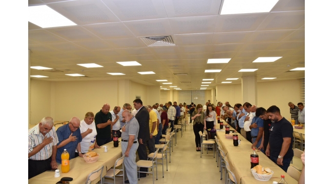 Ceyhan Hacıbektaş Veli Anadolu Kültür Vakfı oruç lokması dağıttı