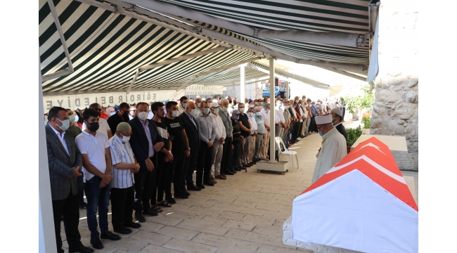 Eski Adana Valisi Coş, memleketi Isparta'da son yolculuğuna uğurlandı