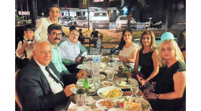 Gazi kuaför oğullarını sünnet ettirdi Taha-Yasin erkekliğe ilk adımlarını attı