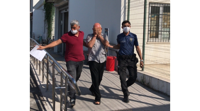Kızını bıçakladı