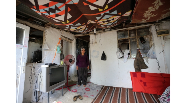 Olcay öğretmen engelli öğrencisinin ailesine ev yaptırdı