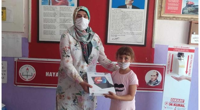 Aladağ'da  öğrencilere tablet dağıtıldı