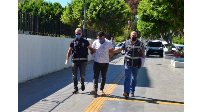 Çekiciyle hurda minibüsü çaldılar