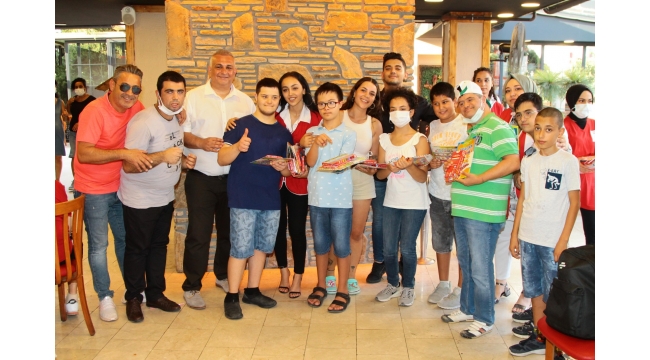 Down sendromlu çocuklar kebap yaptı
