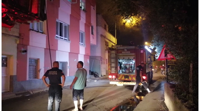 Evin çatı katında yangın