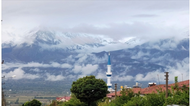 Mevsimin ilk karı düştü