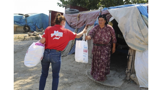 Mevsimlik tarım işçilerinin yaşadığı çadır kentlere Büyükşehir desteği