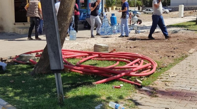 Yeraltı elektrik kablosu patladı