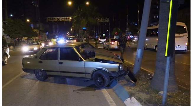 Dur ihtarına uymadı kaza yaptı