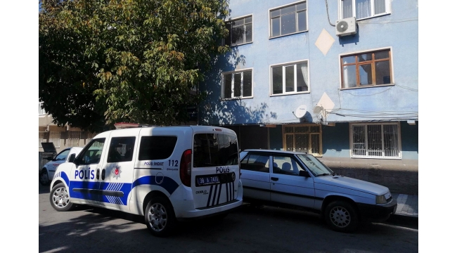 Evinde ölü bulundu