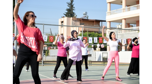 Kadınlar zumba yaptı