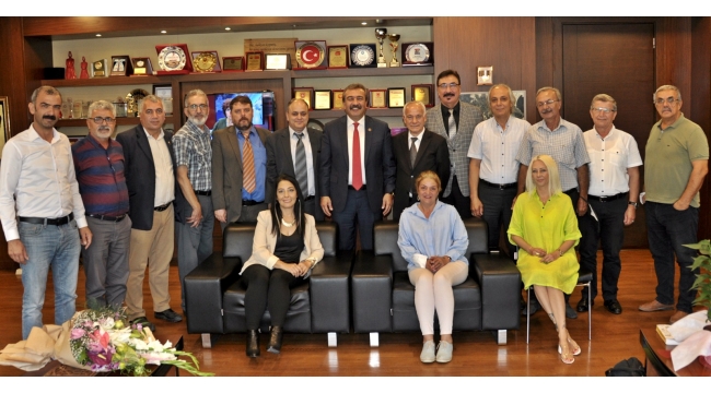 ‘Maalesef Adana üvey evlat muamelesi görüyor’