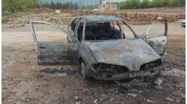 Park halindeki otomobil alev aldı