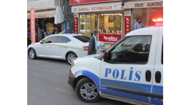 Silahlı saldırıya uğrayan kuyumcu yaralandı