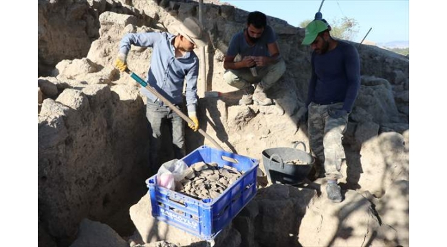 Tatarlı Höyük'te "çöp çukuru" bulundu