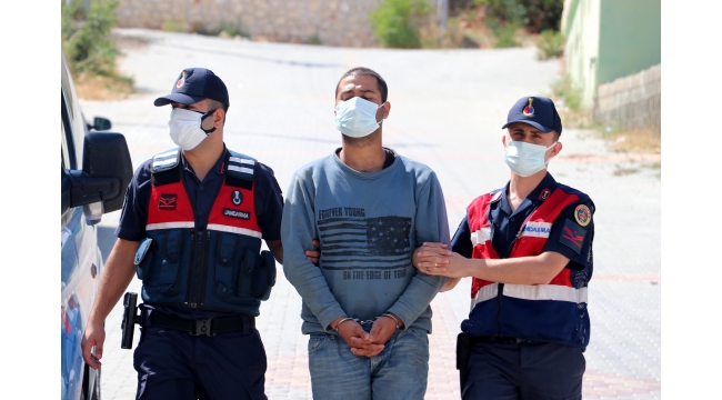 Yakalanan DEAŞ'lı iki teröristten biri adliyeye sevk edildi