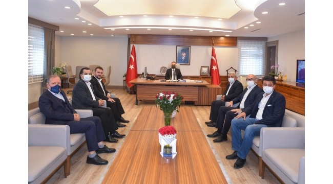 ADANALILAR EĞİTİM, KÜLTÜR VE DAYANIŞMA DERNEĞİ VALİ ELBAN’I ZİYARET ETTİ