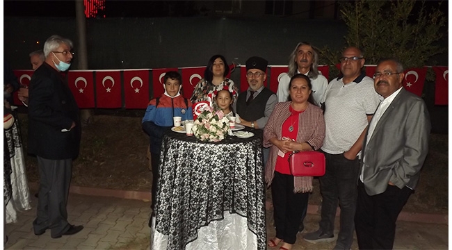 Borsa Lisesi mezunlarından Cumhuriyet coşkusu