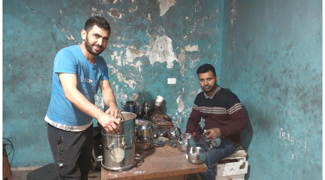 Bozulan çaydanlığa ve tencereye HAYAT VERİYORLAR
