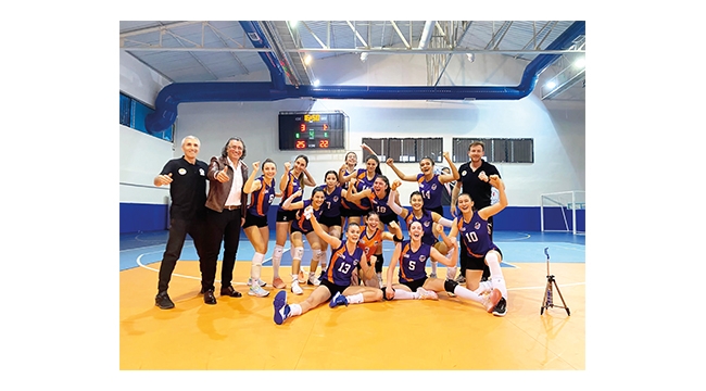 Büyükşehir Kadın Voleybol Takımı namağlup lider