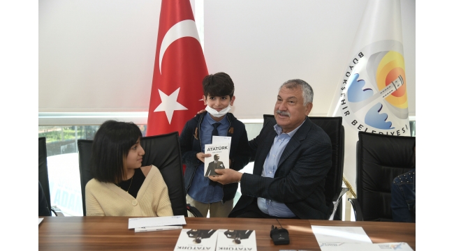 Cumhuriyet ve Atatürk sevgisi  nesilden nesile çoğalıyor
