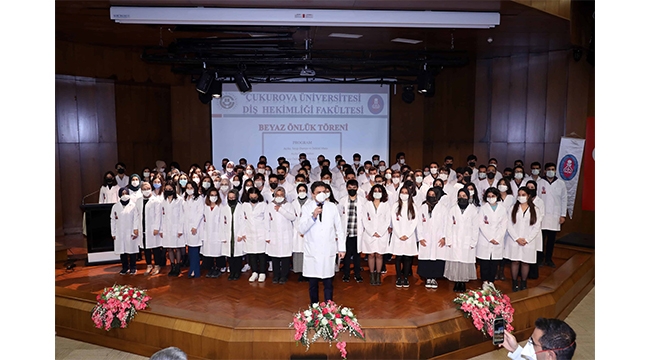 Diş hekimleri beyaz önlük giydi