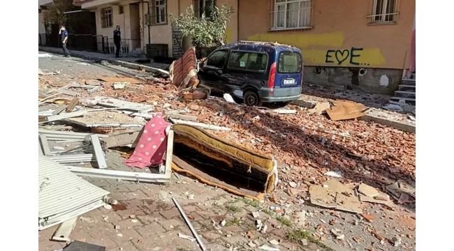 İntihar etmek için doğalgazı patlattı!