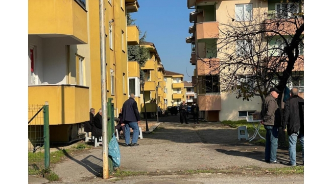 Kurye apartman sakinini öldürdü