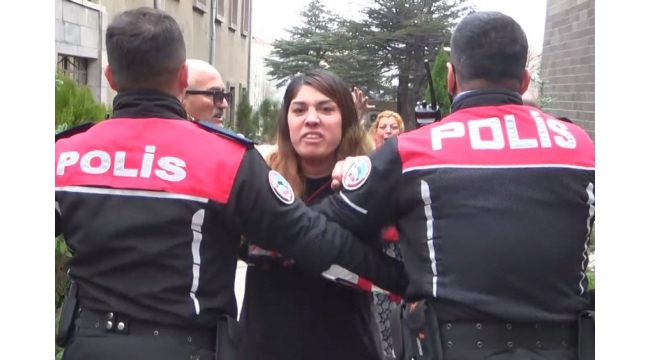 Saldırgan kocasını unutup gazeteciye saldırdı!