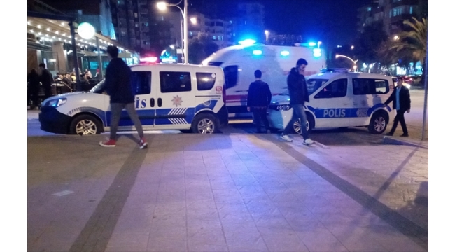 Yolda yürürken bıçaklı saldırıya uğradı