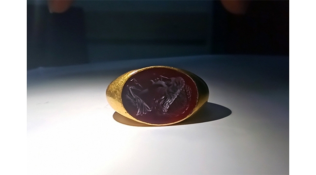 1500 yıllık altın yüzük ele geçirildi