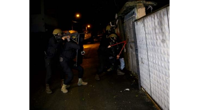 Adana'da terör örgütü DEAŞ'a şafak baskını