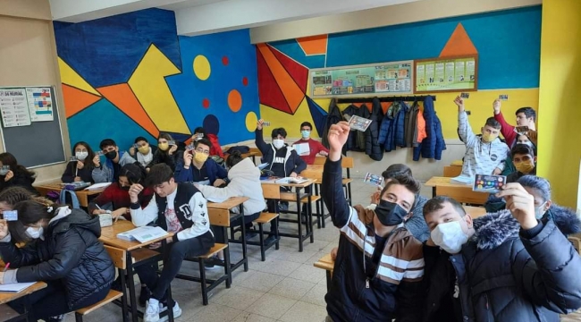BAŞKAN AMCALARINDAN ÖĞRENCİLERE DİJİTAL EĞİTİM KARTI