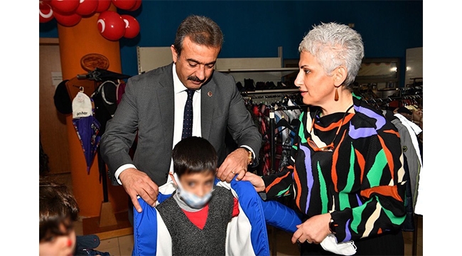 Başkan Soner Çetin çocukları sevindirdi