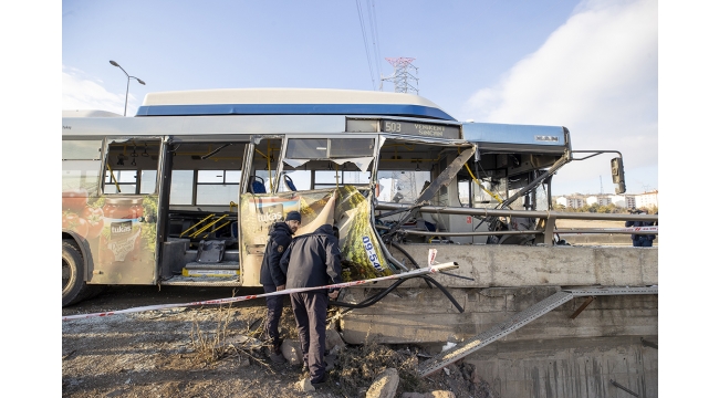 Belediye otobüsü kaza yaptı:24 yaralı
