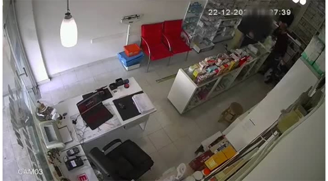 Eczane çalışanına bıçaklı saldırı!
