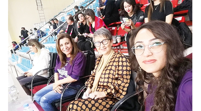 Hentbol maçında “Kadına yönelik şiddete karşı altı sıfır savunma.”