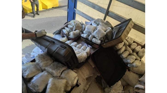 Kuru üzüm yüklü TIR'da 65 kilogram esrar çıktı!