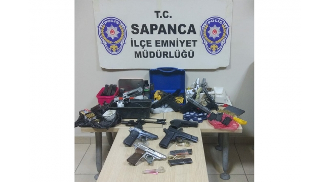 Polisin durdurduğu araçtan cephanelik çıktı!
