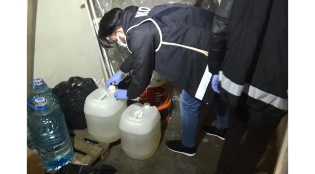 Sahte içki imalathanesine baskın: 5 gözaltı
