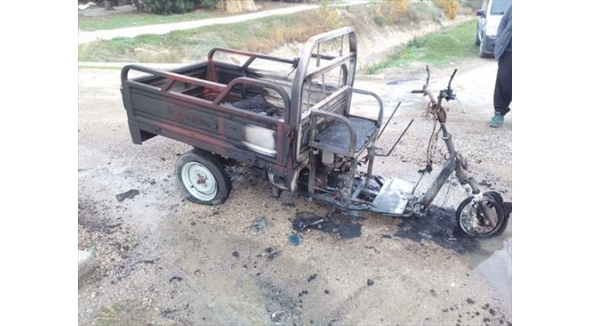 Yanan motosiklet kullanılamaz hale geldi