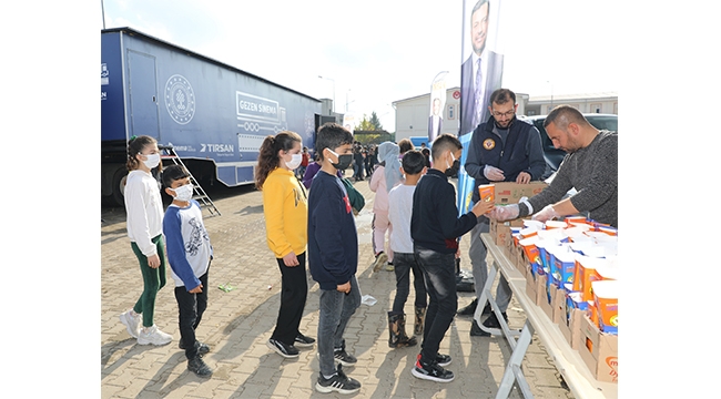 YÜZLERCE ÇOCUK İLK KEZ BEYAZ PERDE İLE TANIŞTI