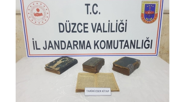 4 adet el yazması tarihi eser ele geçirildi