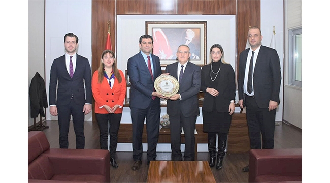 ADANA BARO BAŞKANI GÖKAYAZ’DAN BEYTORUN'A TEŞEKKÜR PLAKETİ