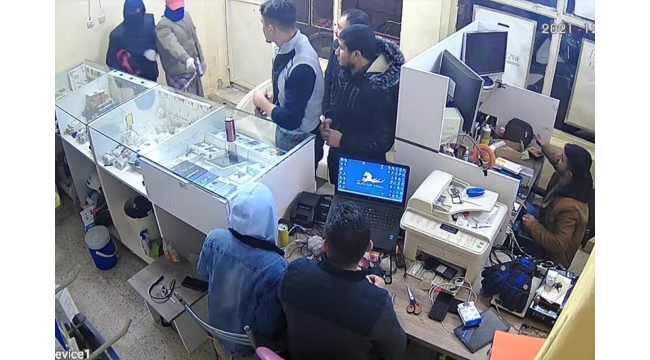 Adana'da maskeli, silahlı gasp girişimi