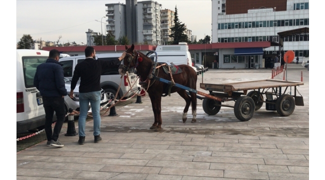 At arabasıyla uyuşturucu ticareti yapıyorlar!